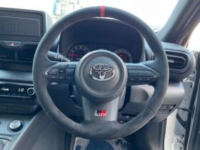 
									TOYOTA Yaris GRMN Rally Package Pearl White 2023′ 8YSIY full								