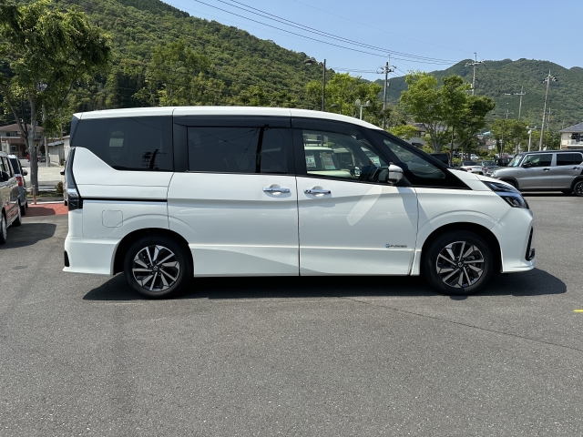 NISSAN Serena e-POWER Highway Star V Pearl White 2020′ 93I4M