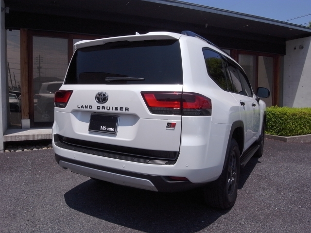 TOYOTA Land Cruiser Wagon GR Sport Pearl White 2024′ 950BS