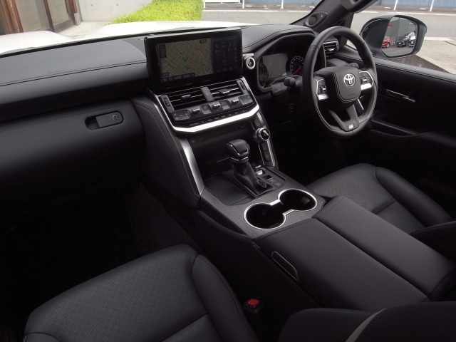 TOYOTA Land Cruiser Wagon GR Sport Pearl White 2024′ 950BS