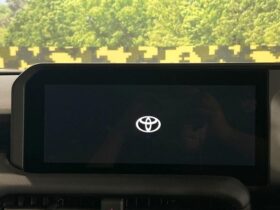 
									TOYOTA Land Cruiser Wagon VX Pearl White 2024′ 95904 full								