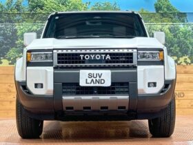 
									TOYOTA Land Cruiser Wagon VX Pearl White 2024′ 95904 full								