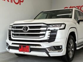 
									TOYOTA Land Cruiser Wagon ZX Pearl White 2024′ 9BRLX full								