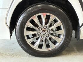 
									TOYOTA Land Cruiser Wagon ZX Pearl White 2024′ 9BRLX full								
