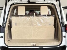 
									TOYOTA Land Cruiser Wagon ZX Pearl White 2024′ 9BRLX full								