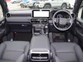 
									TOYOTA Land Cruiser Wagon VX Pearl White 2024′ 9I755 full								