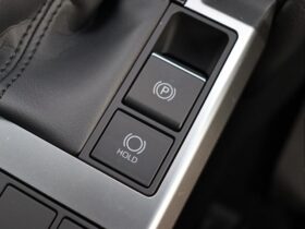 
									TOYOTA Land Cruiser Wagon VX Pearl White 2024′ 9I755 full								