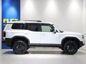 
									TOYOTA Land Cruiser Wagon VX Pearl White 2024′ 9I755 full								