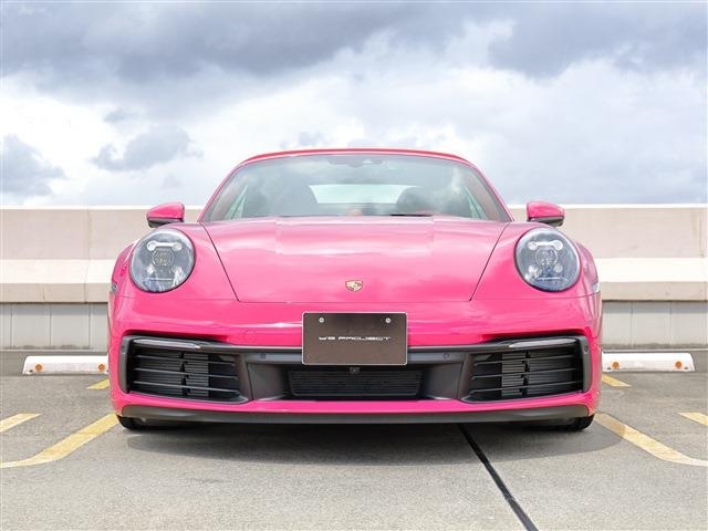 Porsche 911 Carrera Cabriolet PDK Pink 2023′ 9KCG1