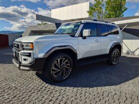
									TOYOTA Land Cruiser Wagon VX Pearl White 2024′ 9OAMZ full								