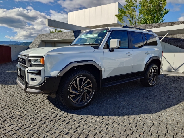 TOYOTA Land Cruiser Wagon VX Pearl White 2024′ 9OAMZ