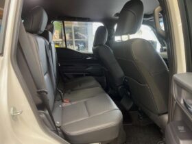 
									TOYOTA Land Cruiser Wagon VX Pearl White 2024′ 9OIES full								