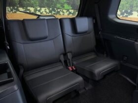 
									TOYOTA Land Cruiser Wagon VX Pearl White 2024′ 9OIES full								