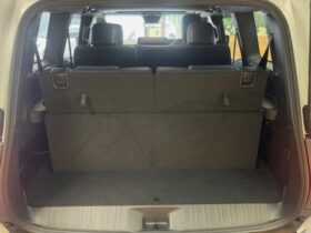 
									TOYOTA Land Cruiser Wagon VX Pearl White 2024′ 9OIES full								