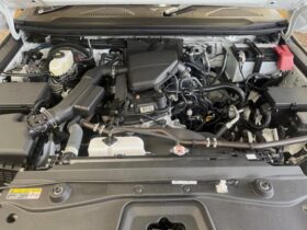 
									TOYOTA Land Cruiser Wagon VX Pearl White 2024′ 9OIES full								