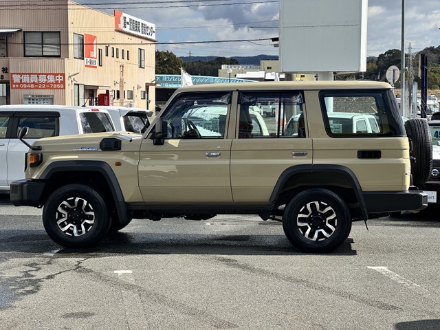 TOYOTA Land Cruiser Wagon 2.8 AX Diesel 4WD White 2024′ 9OMK0