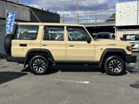 
									TOYOTA Land Cruiser Wagon 2.8 AX Diesel 4WD White 2024′ 9OMK0 full								