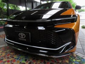 
									TOYOTA Crown CrossOver RS E-Four advanced Black/Orange 2024′ 9QNP0 full								