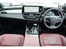 
									Lexus ES Graceful Escort Pearl White 2023′ 9SUD4 full								