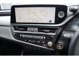 
									Lexus ES Graceful Escort Pearl White 2023′ 9SUD4 full								