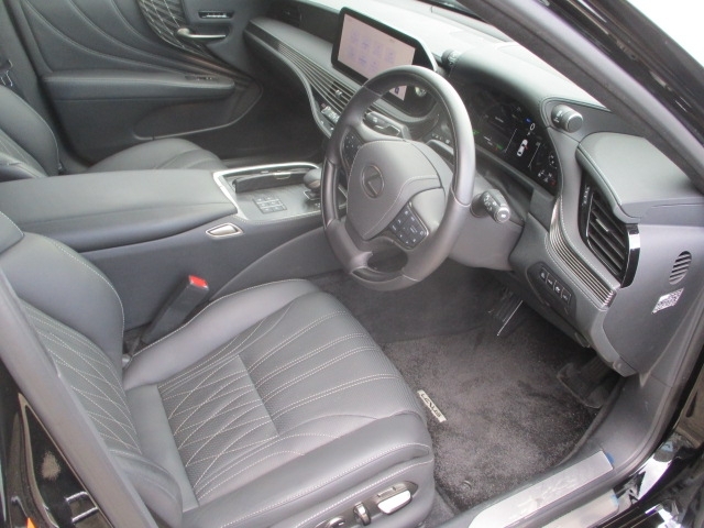 Lexus LS Executive Black 2024′ 9UQ4K