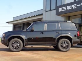 
									TOYOTA Land Cruiser Wagon VX Black 2024′ 9UQ75 full								