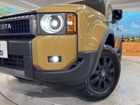 
									TOYOTA Land Cruiser Wagon VX First Edition Gold 2024′ 9V2KL full								