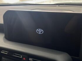 
									TOYOTA Land Cruiser Wagon VX Pearl White 2024′ 9X41Q full								