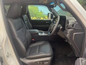 
									TOYOTA Land Cruiser Wagon VX Pearl White 2024′ 9X41Q full								