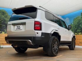 
									TOYOTA Land Cruiser Wagon VX Pearl White 2024′ 9X41Q full								