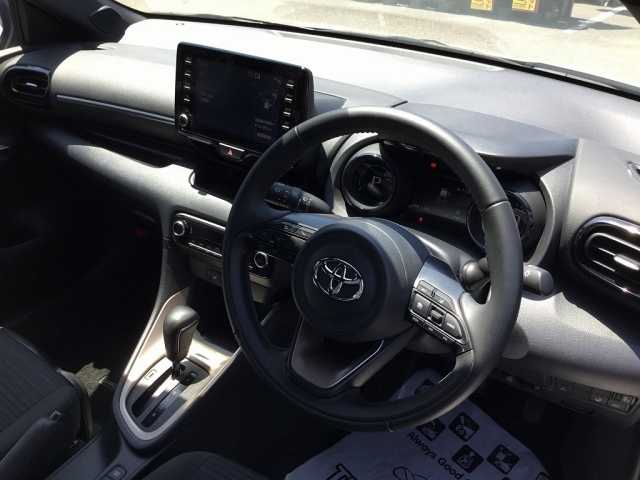 TOYOTA Yaris Z Pearl White 2023′ 9XIDS
