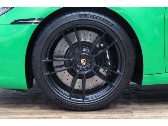 Porsche 911 Targa 4 GTS Green 2023′ 9Z84G