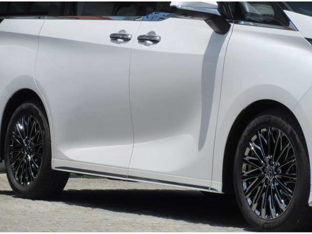 Lexus LM Version L Pearl White 2024′ A7L4F