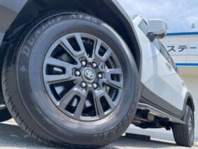 
									TOYOTA Land Cruiser Wagon VX Pearl White 2025′ AC3NX full								