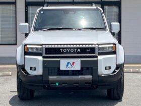 
									TOYOTA Land Cruiser Wagon VX Pearl White 2025′ AC3NX full								