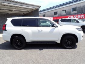 
									TOYOTA Land Cruiser Prado TX L Packet Matte Black Ed Pearl White 2023′ AE0NE full								