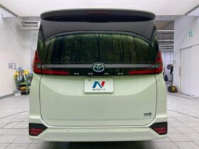
									TOYOTA Noah S-Z Pearl White 2023′ AGI6B full								