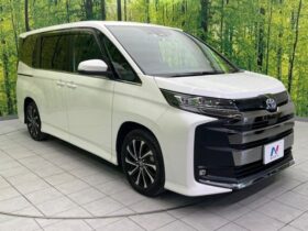 
									TOYOTA Noah S-Z Pearl White 2023′ AGI6B full								