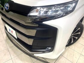 
									TOYOTA Noah S-Z Pearl White 2023′ AIJMO full								