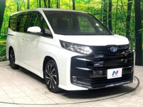 
									TOYOTA Noah S-Z Pearl White 2023′ AIJMO full								