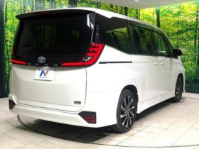 
									TOYOTA Noah S-Z Pearl White 2023′ AIJMO full								