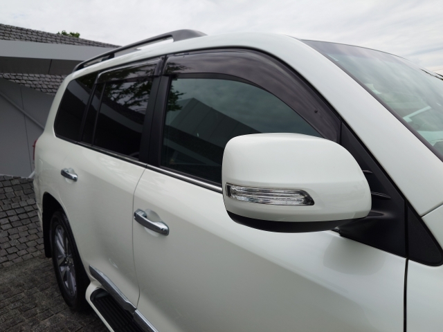 TOYOTA Land Cruiser Wagon ZX Pearl White 2020′ AKFZO