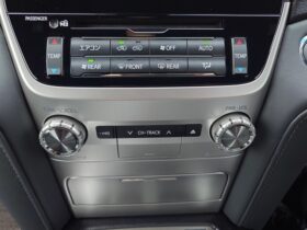 
									TOYOTA Land Cruiser Wagon ZX Pearl White 2020′ AKFZO full								
