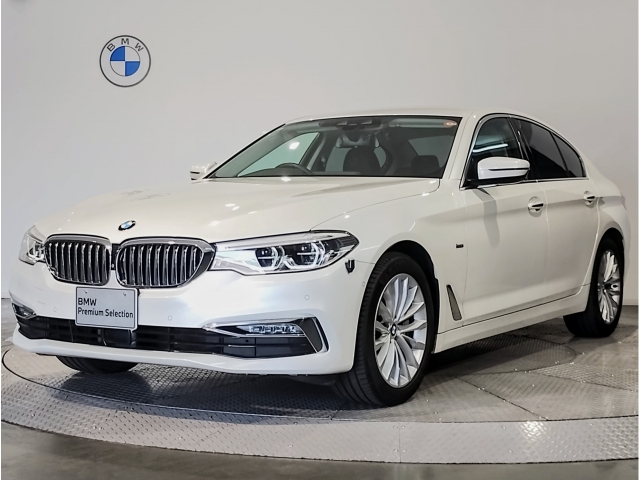 BMW 5 Series 530i Luxury Pearl White 2018′ AML7Y
