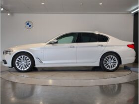 
									BMW 5 Series 530i Luxury Pearl White 2018′ AML7Y full								