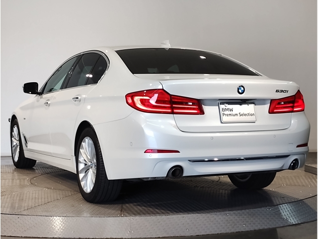 BMW 5 Series 530i Luxury Pearl White 2018′ AML7Y