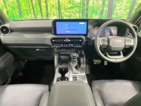 
									TOYOTA Land Cruiser Wagon VX Pearl White 2024′ AMT7J full								