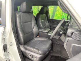 
									TOYOTA Land Cruiser Wagon VX Pearl White 2024′ AMT7J full								