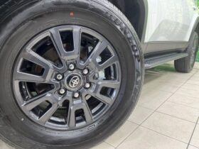 
									TOYOTA Land Cruiser Wagon VX Pearl White 2024′ AMT7J full								