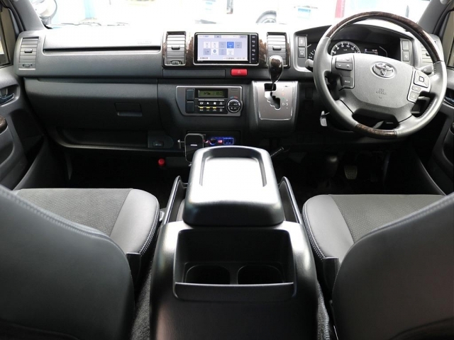 TOYOTA Hiace Van Super GL Dark Prime 2 Long Pearl White 2023′ AMX36